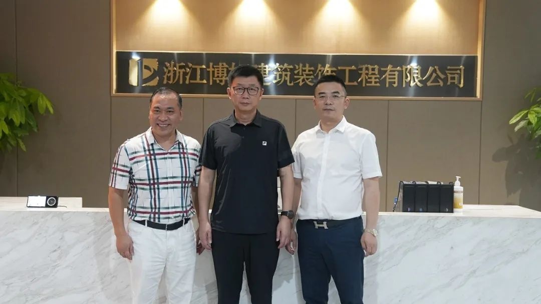 熱烈歡迎中華民族貿(mào)易促進(jìn)會藍(lán)軍會長、國醫(yī)葉瑋豪一行蒞臨博妍裝飾參觀指導(dǎo)